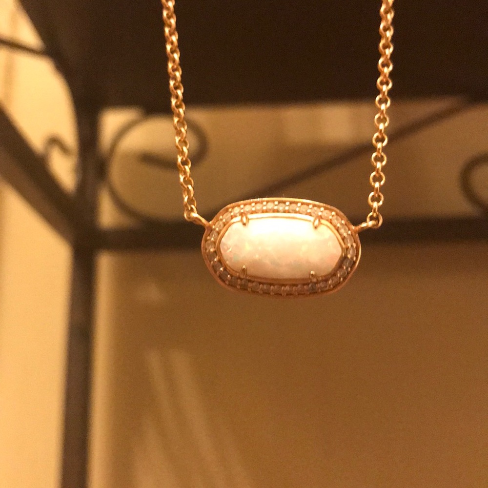 Kendra Scott necklace